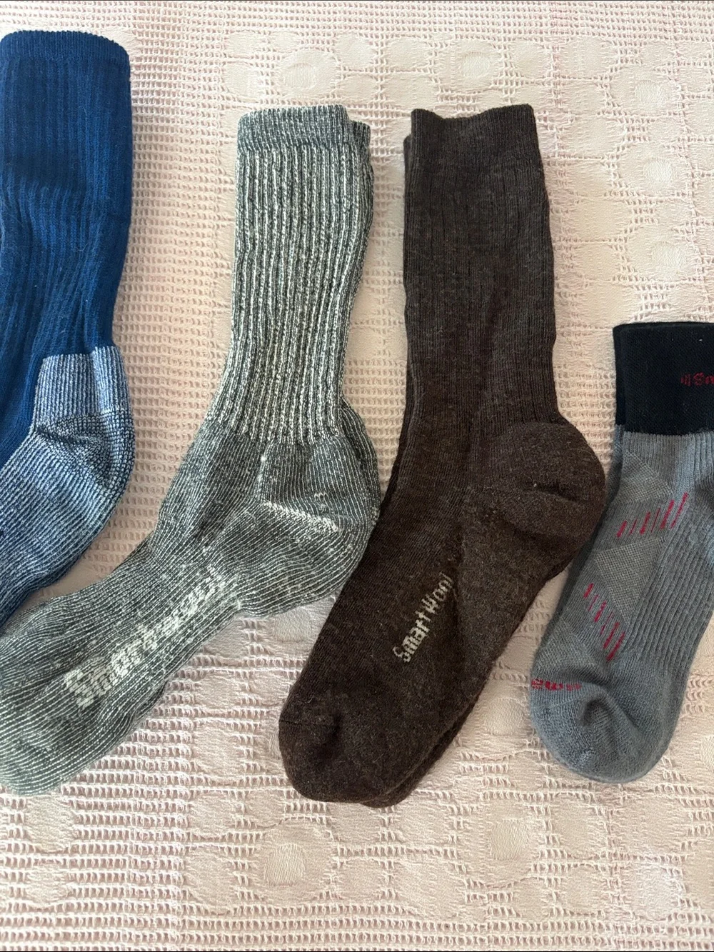 4 pairs smartwool socks
